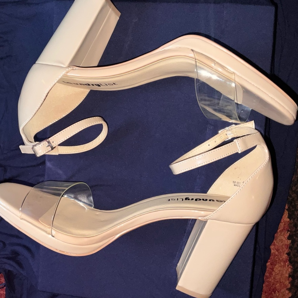 Laundry List beige heels, size 11